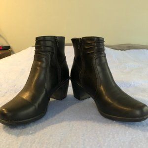 Faux black leather "iComfort" ankle boots - size 8